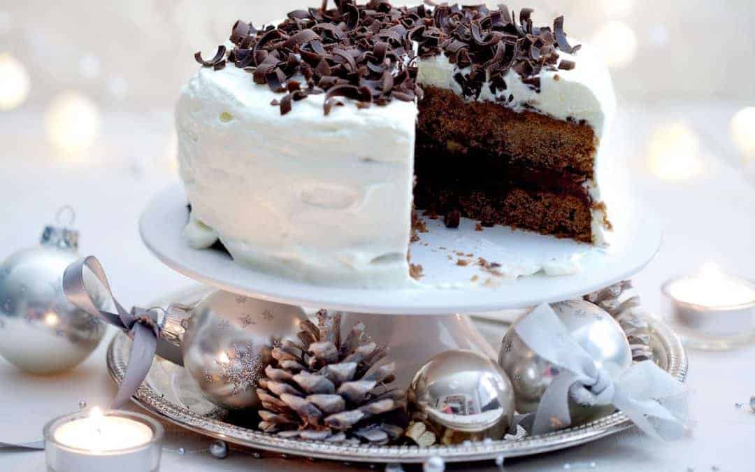 Festliche Zimttorte mit Vanillesahne