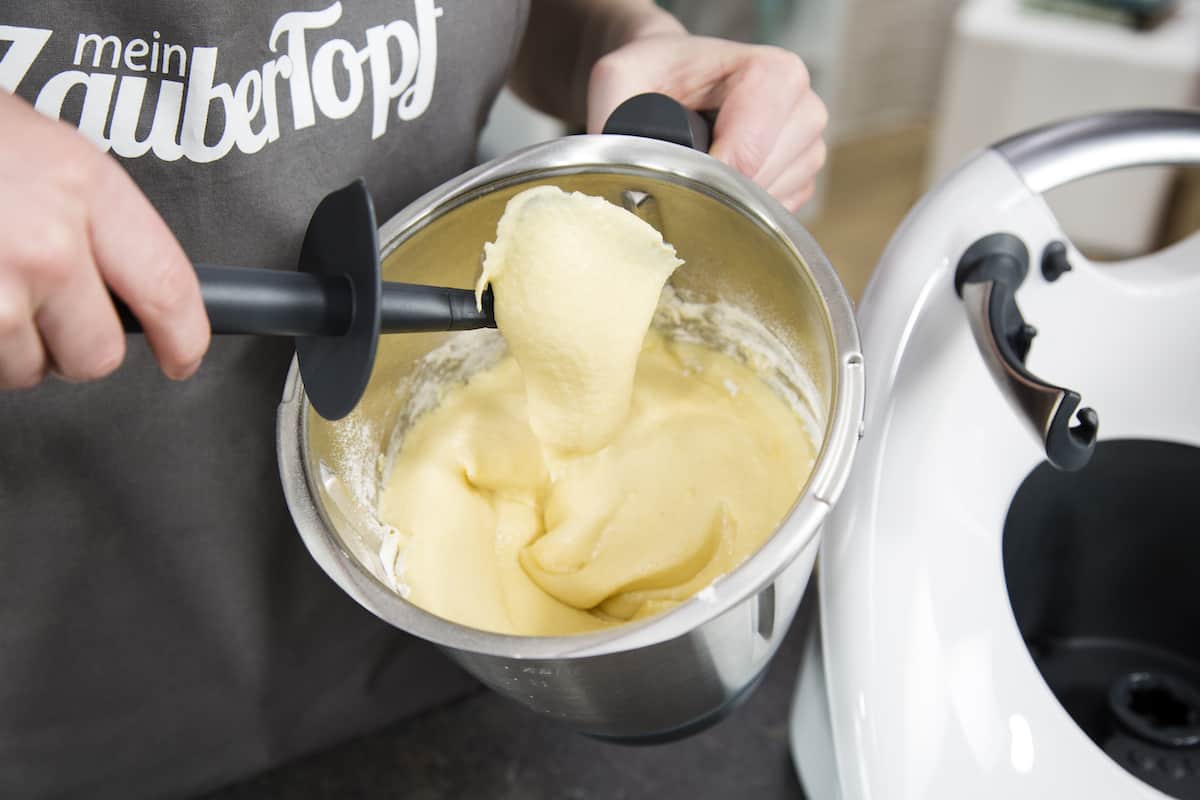 Zitronenkuchen mit dem Thermomix®, Teig im Mixtopf – Foto: Kathrin Knoll