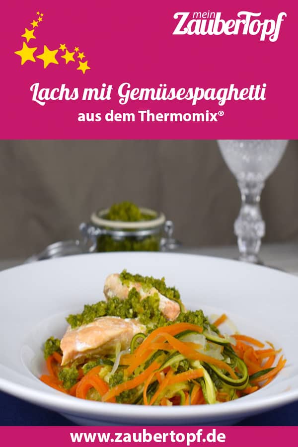 Gemüsespaghetti und Lachs aus dem Thermomix® – Foto: Nicole Stroschein