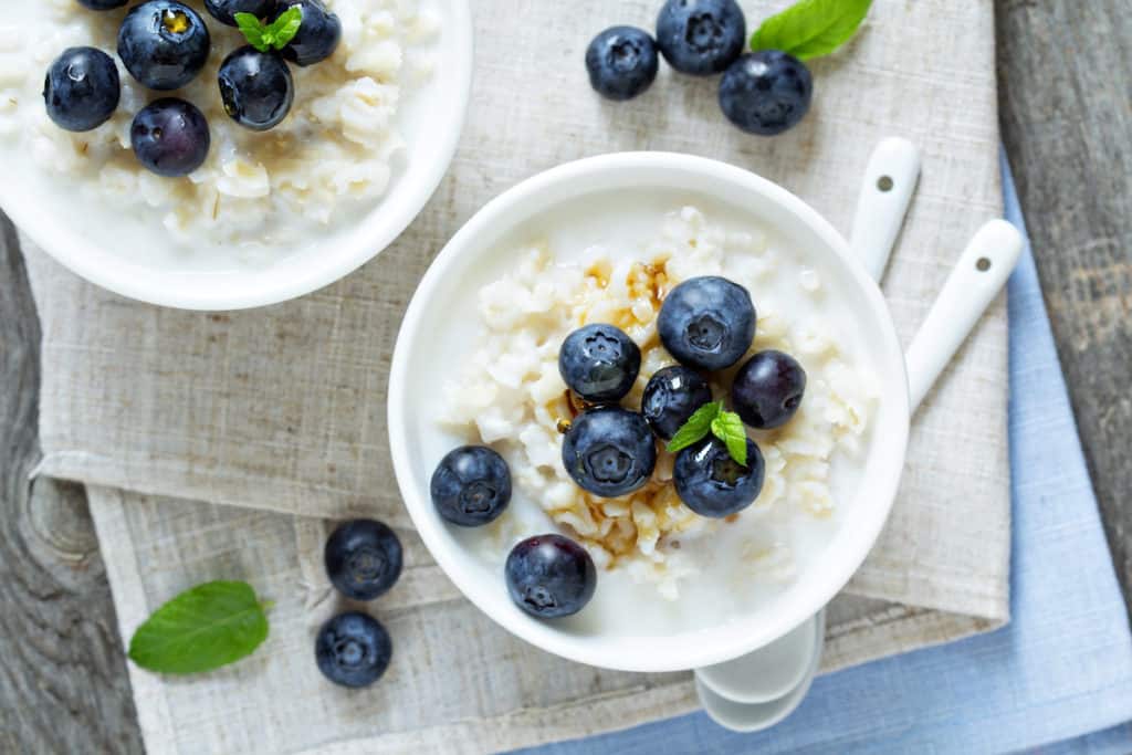 Veganer Milchreis mit Kokos- und Mandelmilch aus dem Thermomix® – Foto: gettyimages / Stitchik