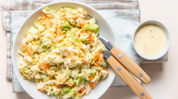 Coleslaw mit dem Thermomix® – Foto: Gettyimages / porosolka