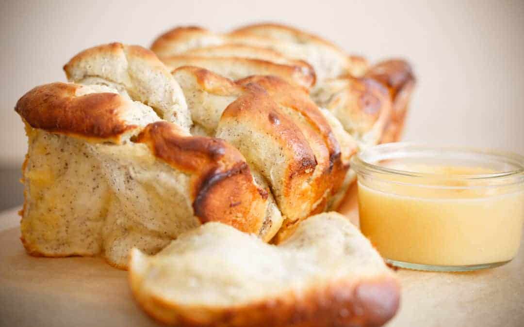 Zupfbrot mit Lemon Curd und Marzipan