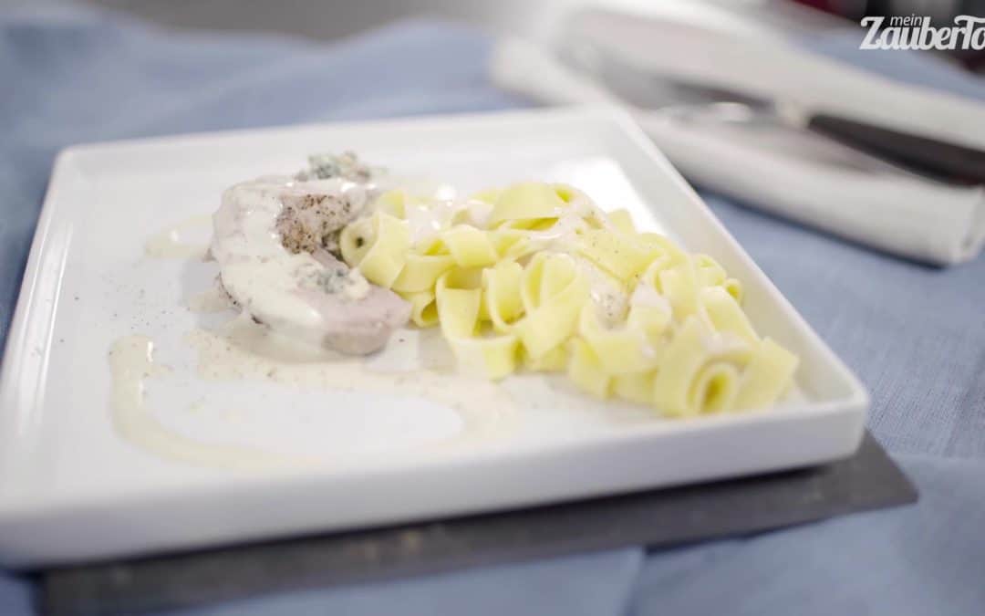 Schweinefilet mit Gorgonzola-Soße und Bandnudeln
