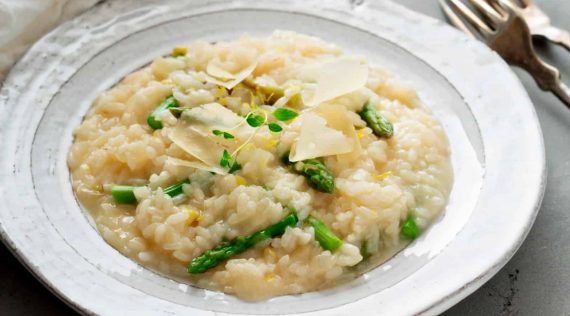 Spargelrisotto aus dem Thermomix® - Foto: Elena Veselova/Shutterstock