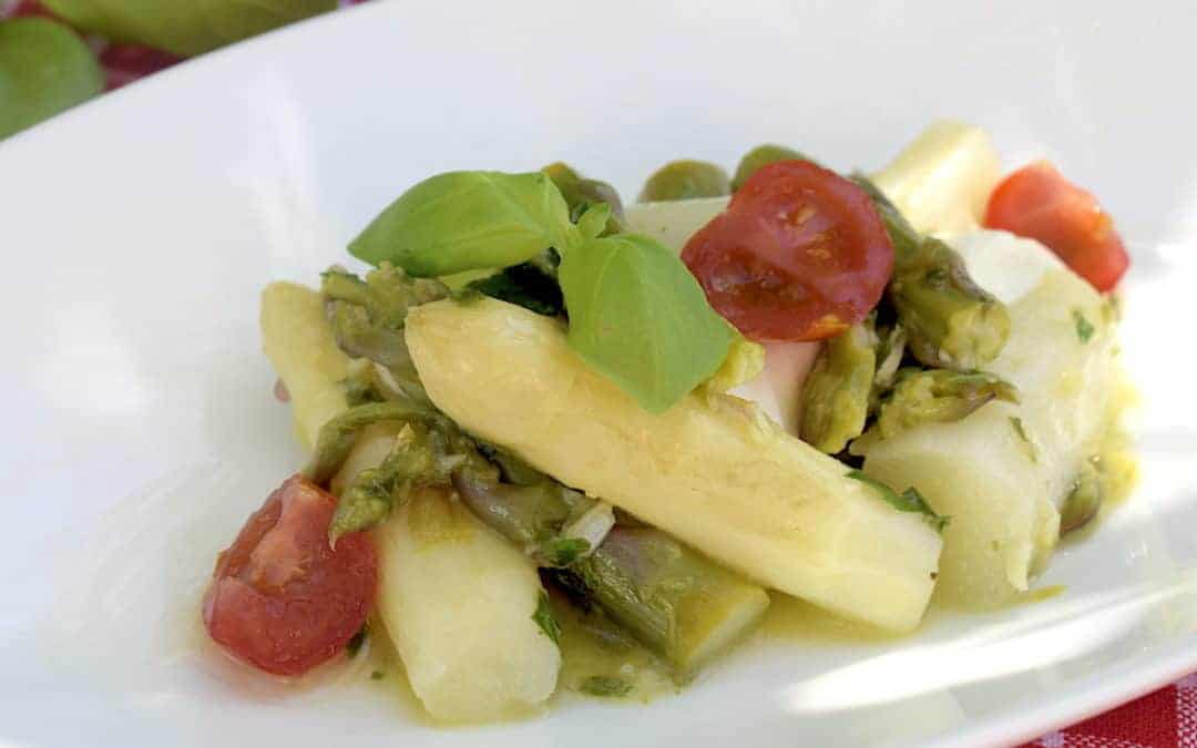 Mediterraner Spargelsalat mit grünem und weißem Spargel - mein ZauberTopf