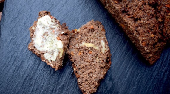 Karottenbrot mit Walnüssen aus dem Thermomix® – Foto: Nicole Stroschein