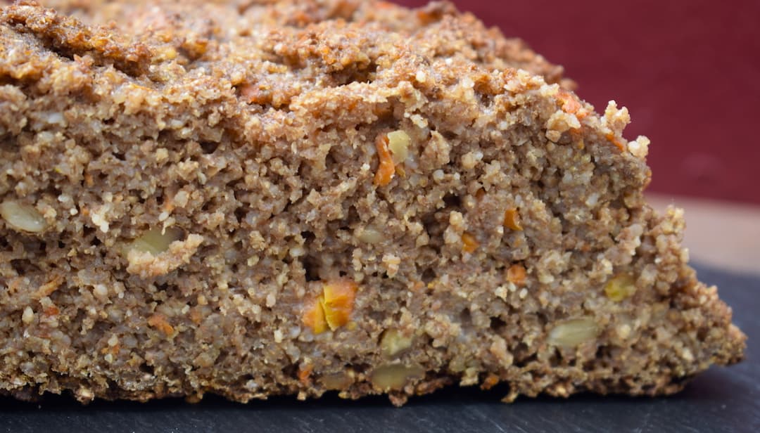 Karottenbrot mit Walnüssen aus dem Thermomix® – Foto: Nicole Stroschein