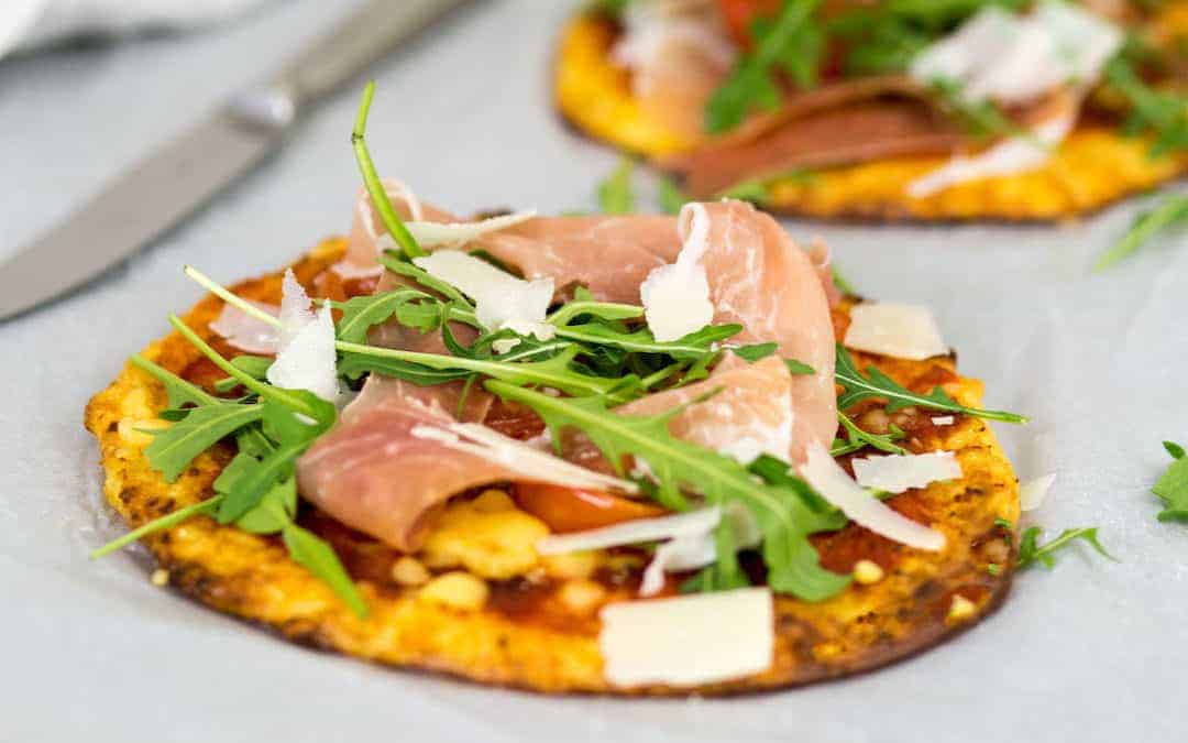 Low Carb Pizza mit Parmaschinken