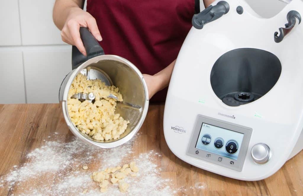 Pasta mit dem Thermomix®, der Teig im Mixtopf – Foto: Kathrin Knoll