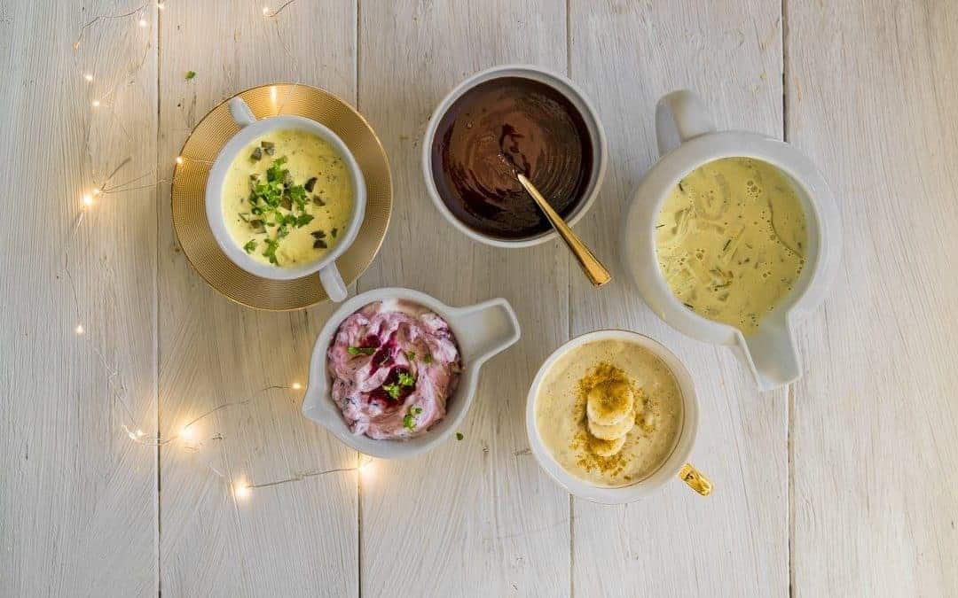 Curry-Banane, Preiselbeer, Barbeque, Zwiebel-Senf – 4 tolle Soßen für Fondue und Raclette