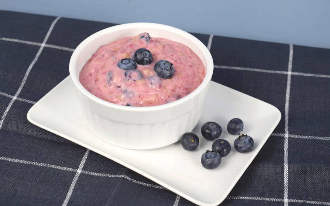 Leichter Joghurt mit Früchten