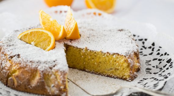 Veganer Orangen-Karotten-Kuchen mit dem Thermomix® – Foto: Gettyimages / gaffera