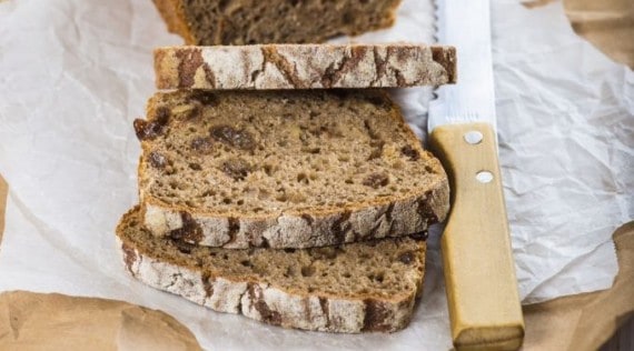 Glutenfreier Pumpernickel aus dem Thermomix® – Foto: Sophia Handschuh