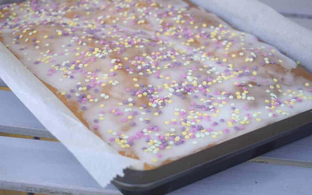 Saftiger Blechkuchen mit Birne