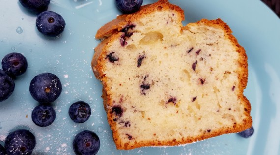 Zitronen-Blaubeer-Kuchen aus dem Thermomix® – Foto: Nicole Stroschein