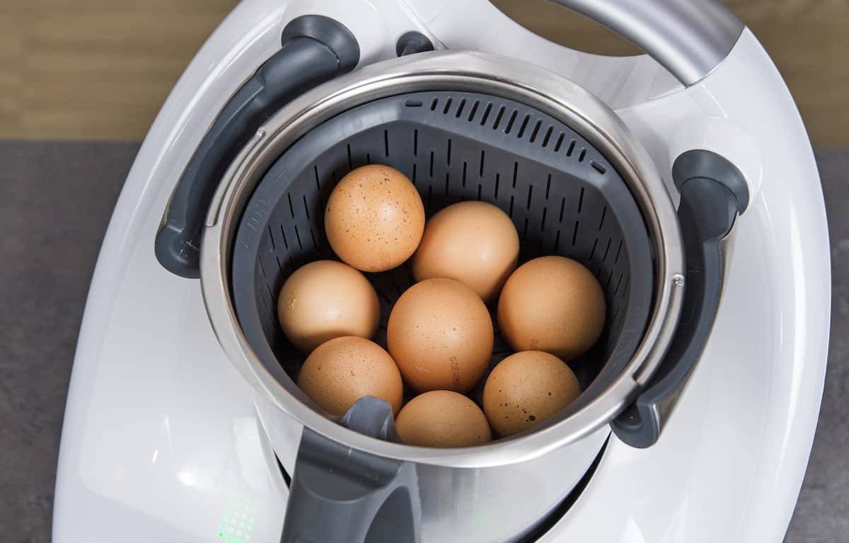 8 Eier im Garkörbchen des Thermomix®