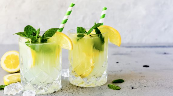 Zwei Gläser Zitronenlimonade mit dem Thermomix®