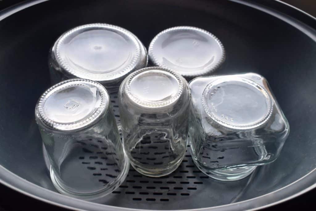 Marmeladengläser im Varoma sterilisieren – Foto: Nicole Stroschein