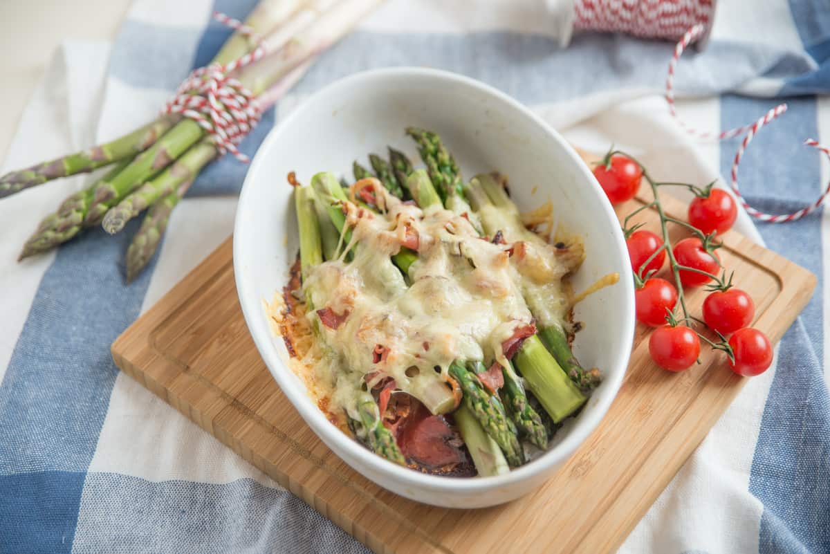 Gratinierter Spargel mit Kochschinken