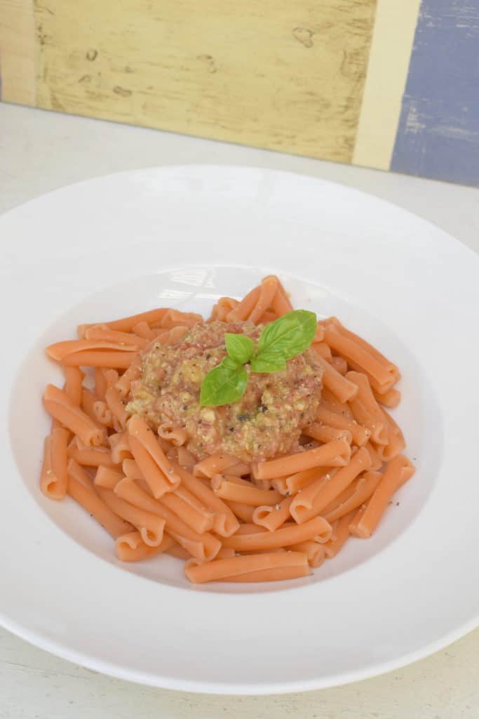 Linsen-Pasta mit Avocado-Tomaten-Pesto aus dem Thermomix® – Foto: Nicole Stroschein