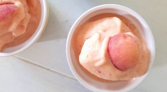 Schnelles Pfirsicheis mit Skyr aus dem Thermomix® – Foto: Nicole Stroschein