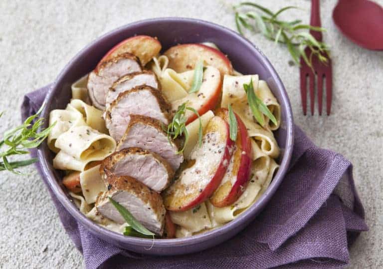 Schweinefilet mit Äpfeln und Weinsoße