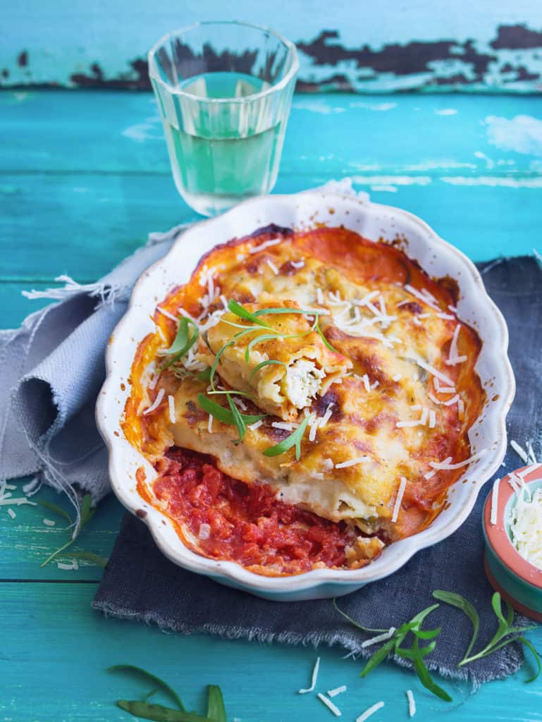 Cannelloni mit Kapern-Hähnchenfüllung und Estragon-Weißweinsoße – Foto: Ira Leoni