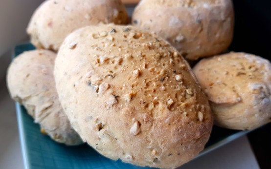 Kernige Sonntagsbrötchen