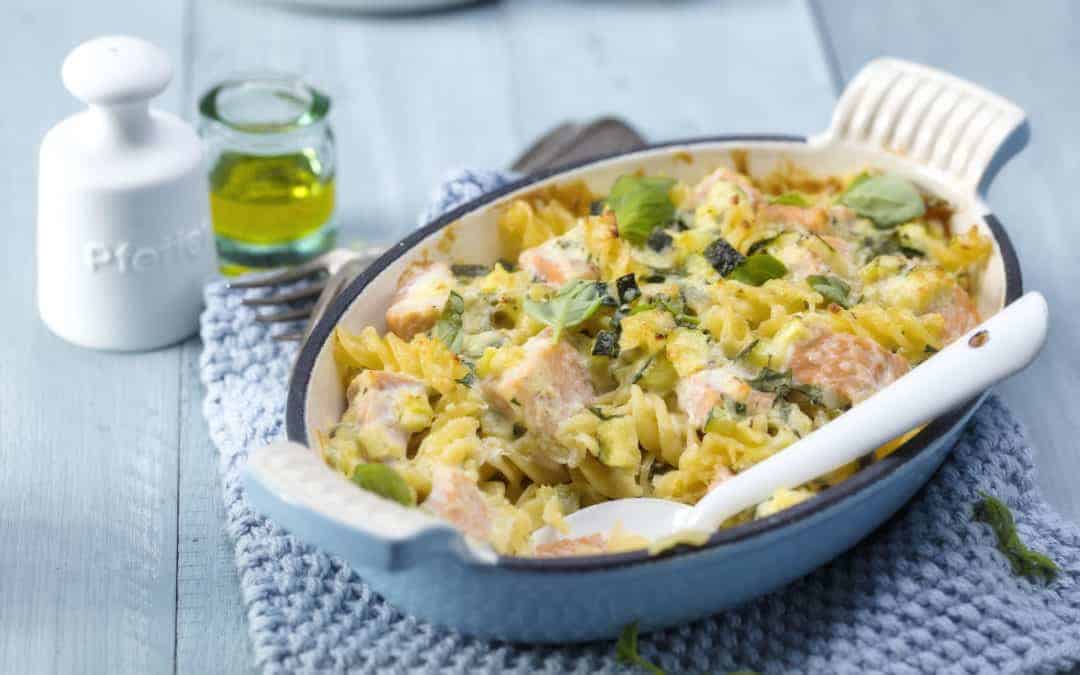 Nudel-Lachs-Gratin mit Basilikum