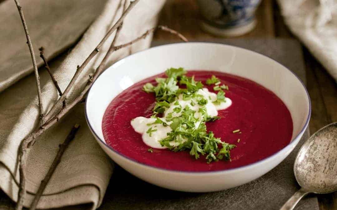 Rote-Bete-Suppe mit Meerrettichschmand