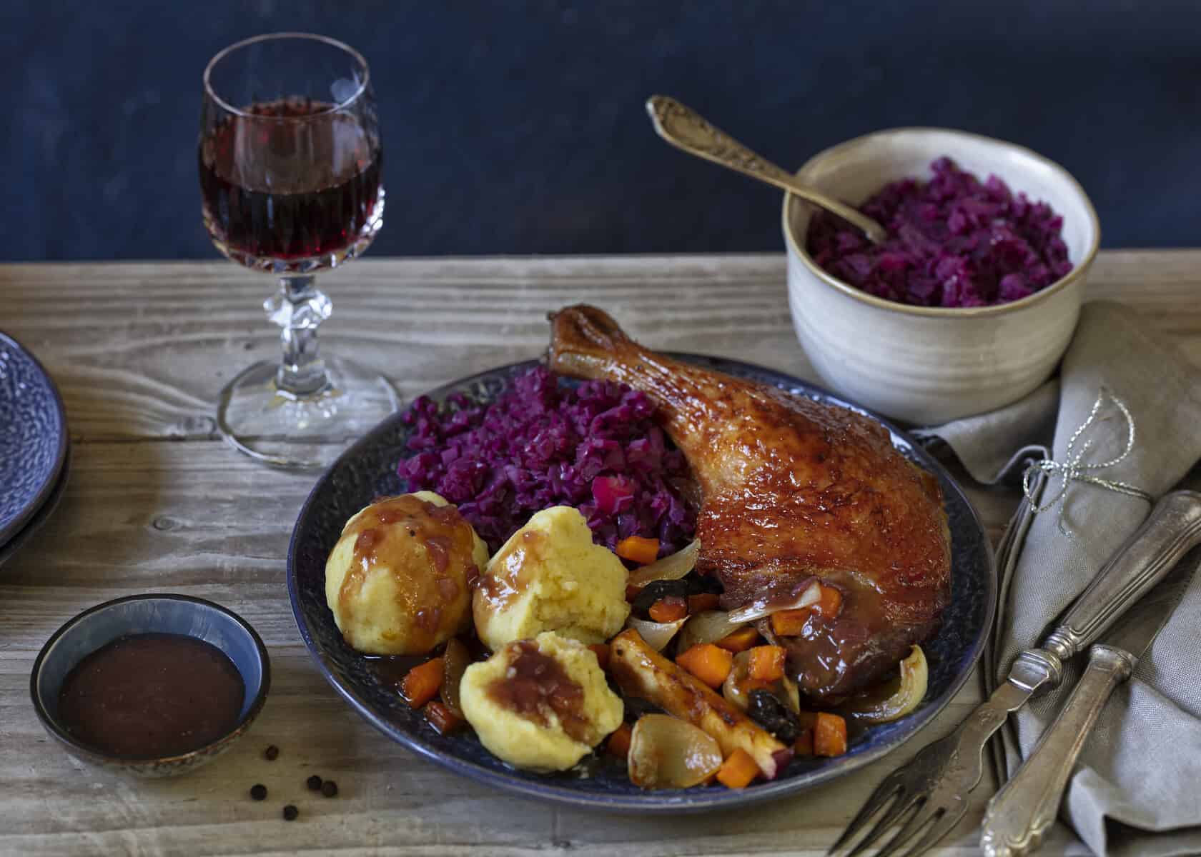 Ente mit Rotkohl, Klößen &amp; Rotweinsoße - mein ZauberTopf