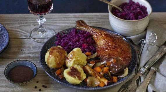 Ente mit Rotkohl, Klößen & Rotweinsoße aus dem Thermomix® – Foto: Frauke Antholz