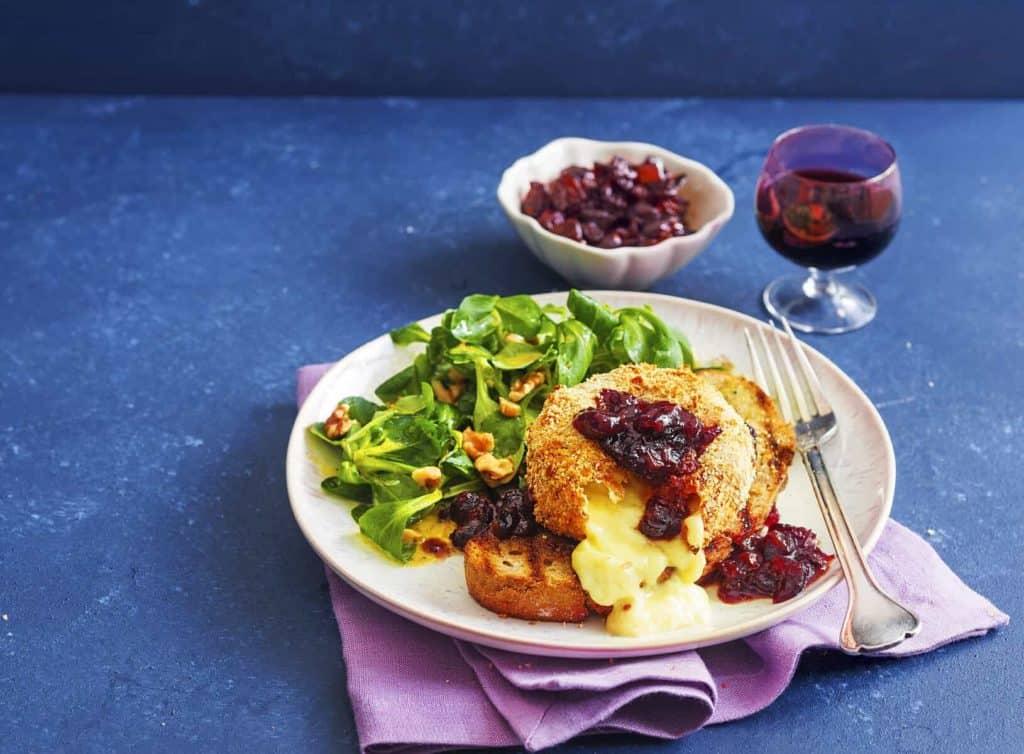 Gebackener Camembert mit Cranberry-Chutney und Feldsalat aus dem Thermomix® – Foto: Ira Leoni