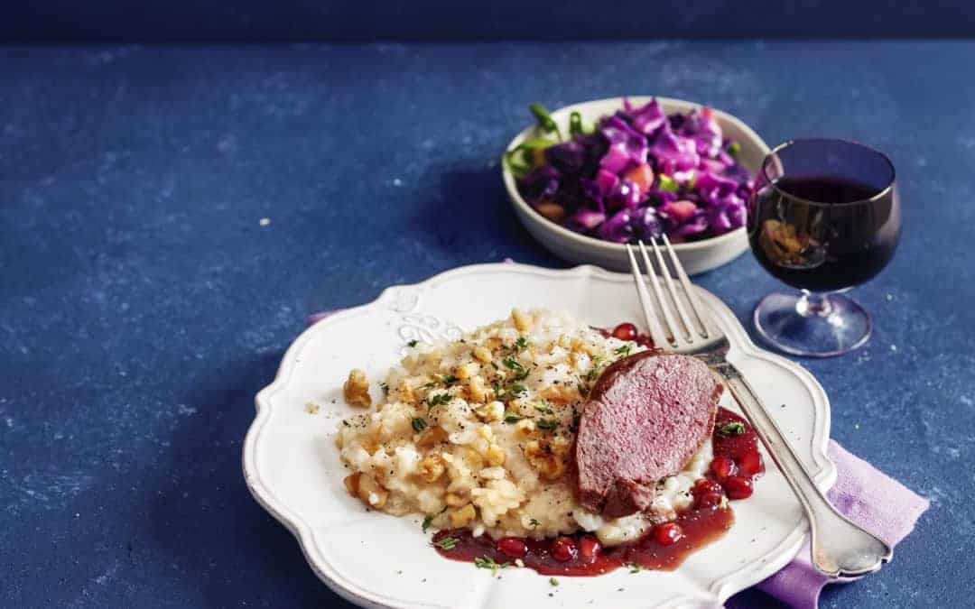 Rehrücken mit Granatapfelsoße auf Walnussrisotto