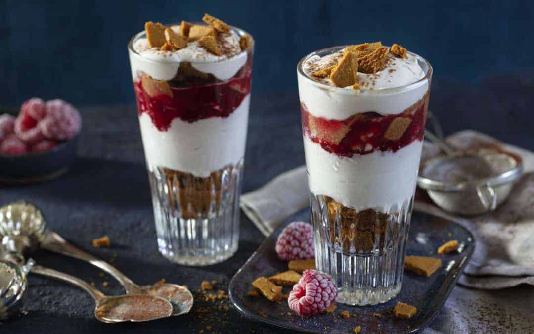 Schichtdessert mit Spekulatius und Himbeeren