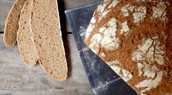 Bauernbrot mit Vollkornvariante aus dem Thermomix® – Foto: Nicole Stroschein