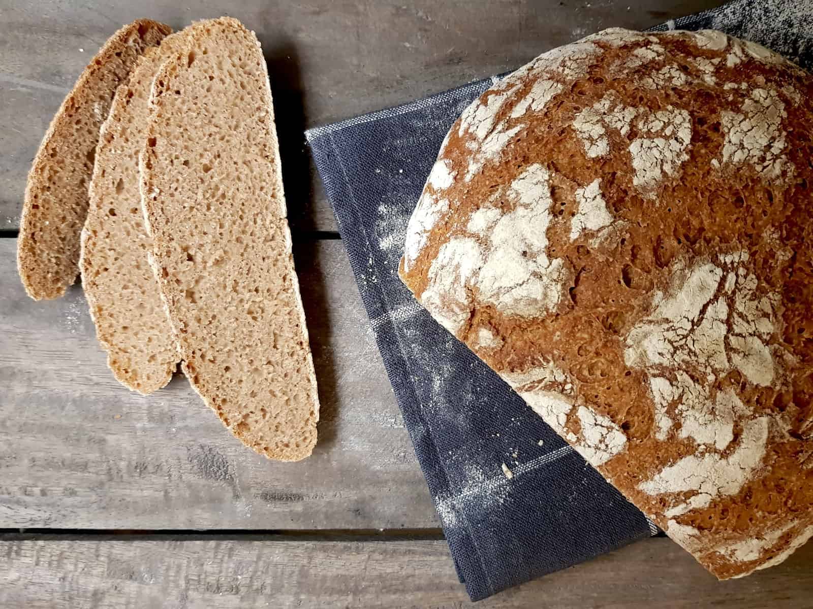 Bauernbrot mit Vollkornvariante aus dem Thermomix® – Foto: Nicole Stroschein