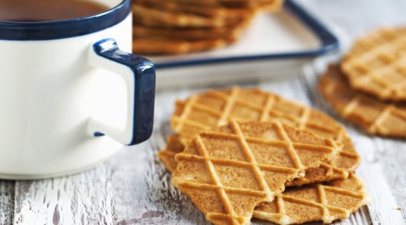 Kleine Knusperwaffeln aus dem Thermomix® – Foto: shutterstock/AnjelikaGr