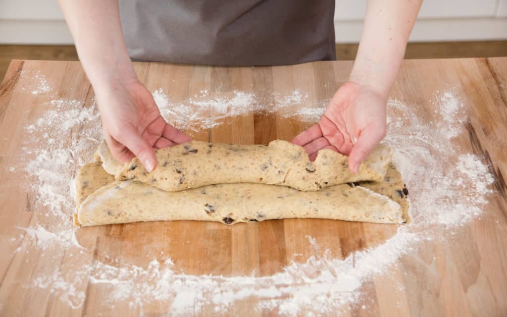 Christstollen aus dem Thermomix® falten- Foto: Anna Gieseler