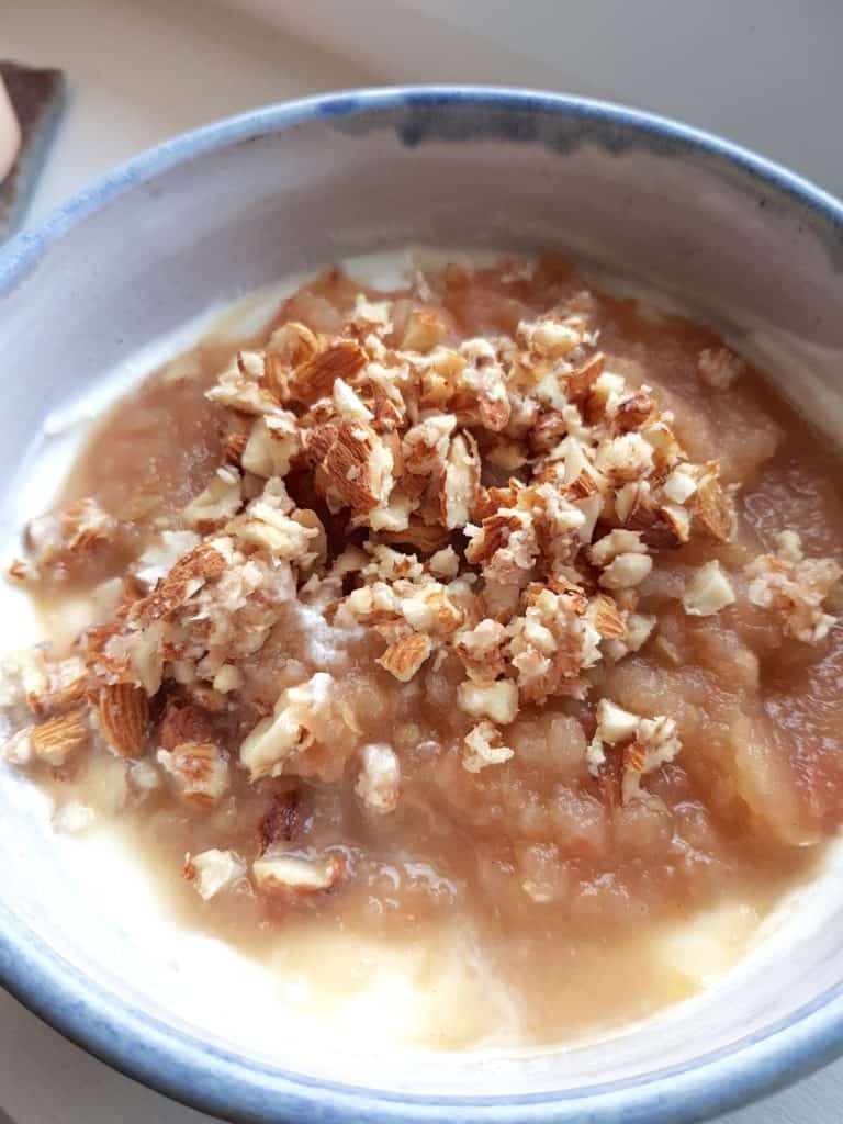 Apfelkompott mit Quark und Mandeln – Rezept für den Thermomix®