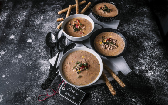 So lecker: Würzige Pizza-Suppe