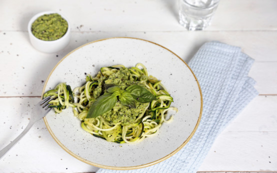 Zoodles mit Avocadopesto