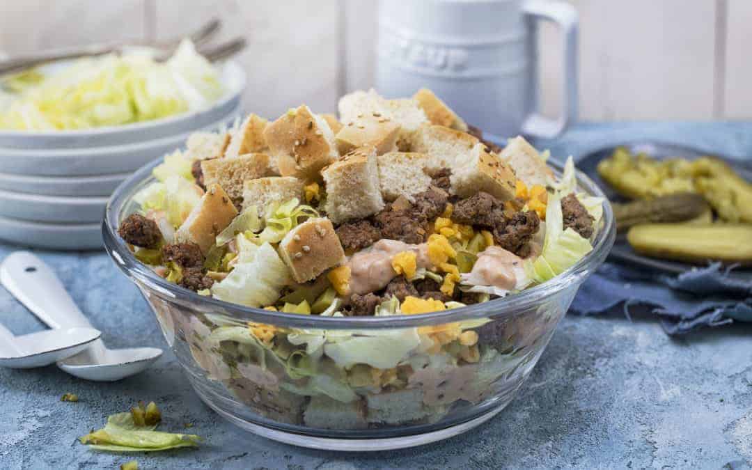 Big-Mac-Salat mit gebratenem Hack und Cheddar