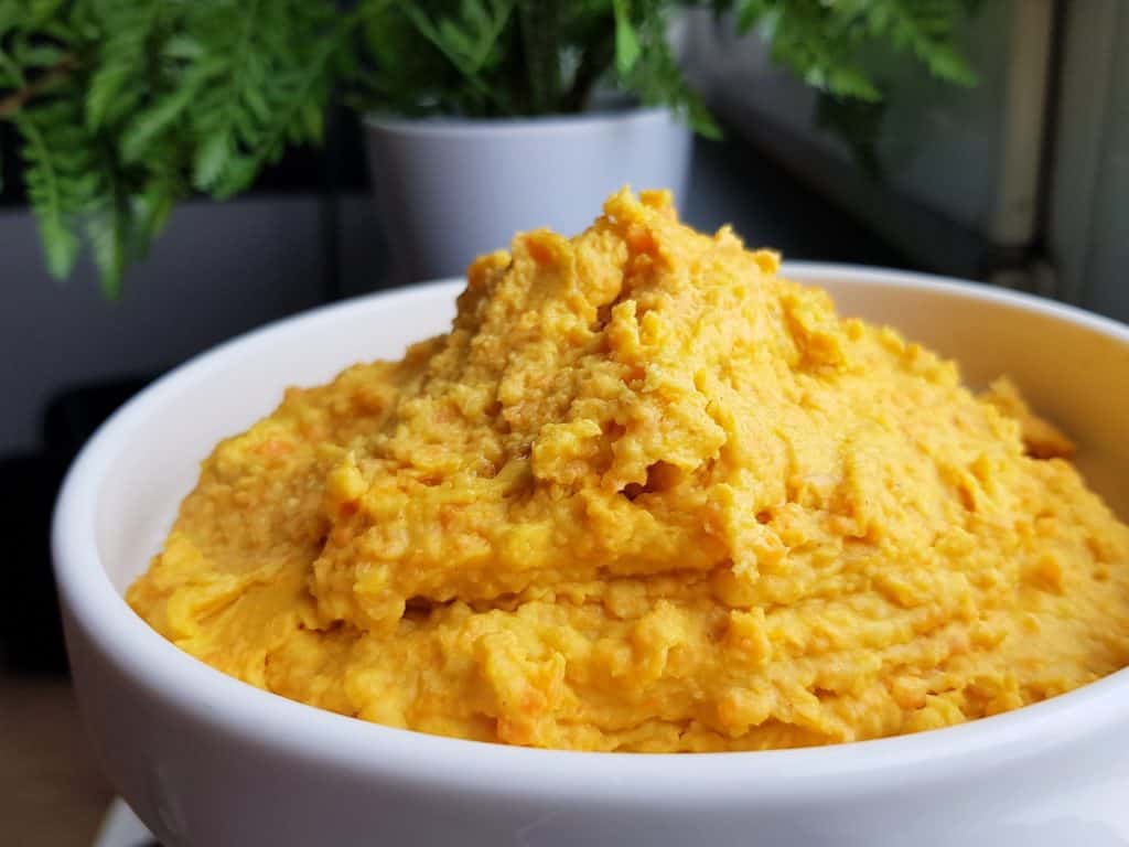 Möhren-Kichererbsten-Dip oder auch Hummus mit Möhren aus dem TM6 – Foto: Nicole Stroschein