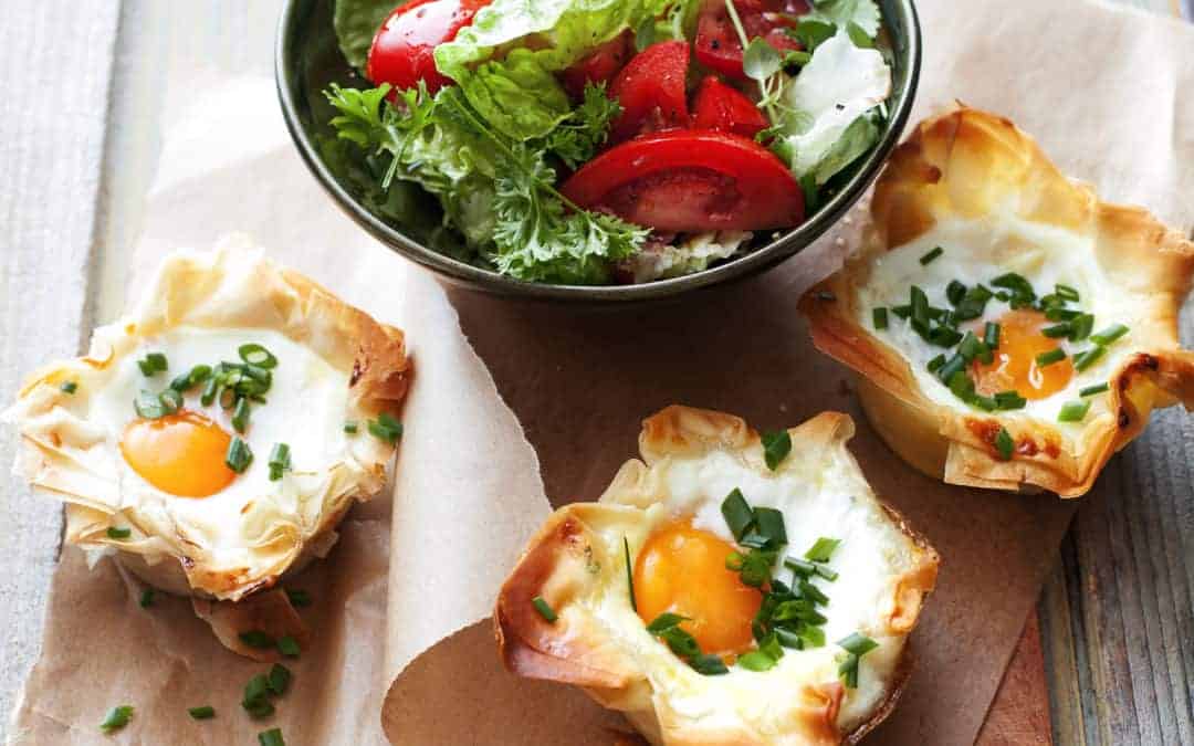 Kleine Eier-Törtchen mit Kräutern