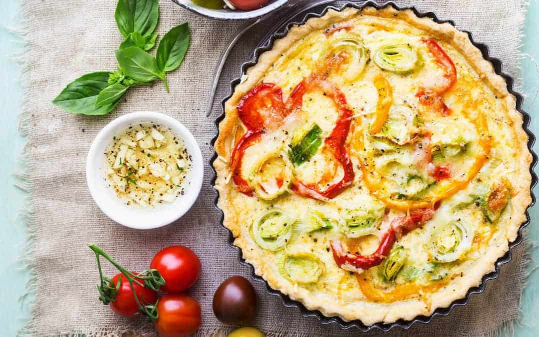 Für Veggie-Fans: Bunte Gemüse-Tarte mit Salat
