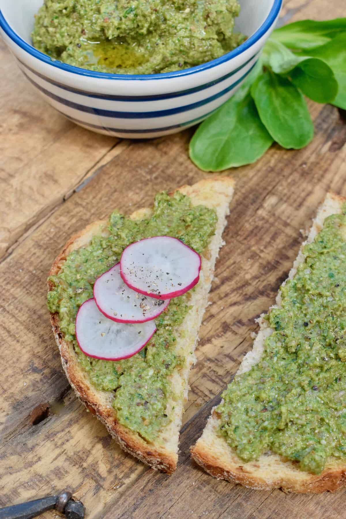 Veganes Pesto mit Feldsalat – Foto: Nicole Stroschein