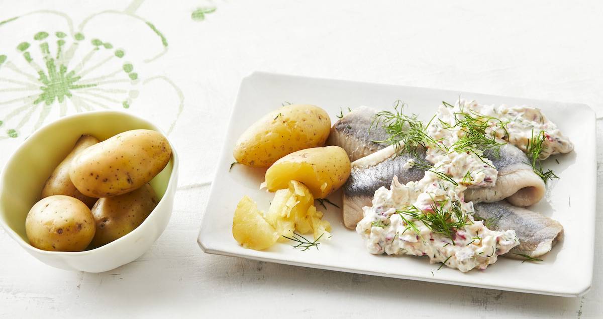 Matjes mit Radieschensalat und Kartoffeln aus dem Thermomix® – Foto: Jorma Gottwald