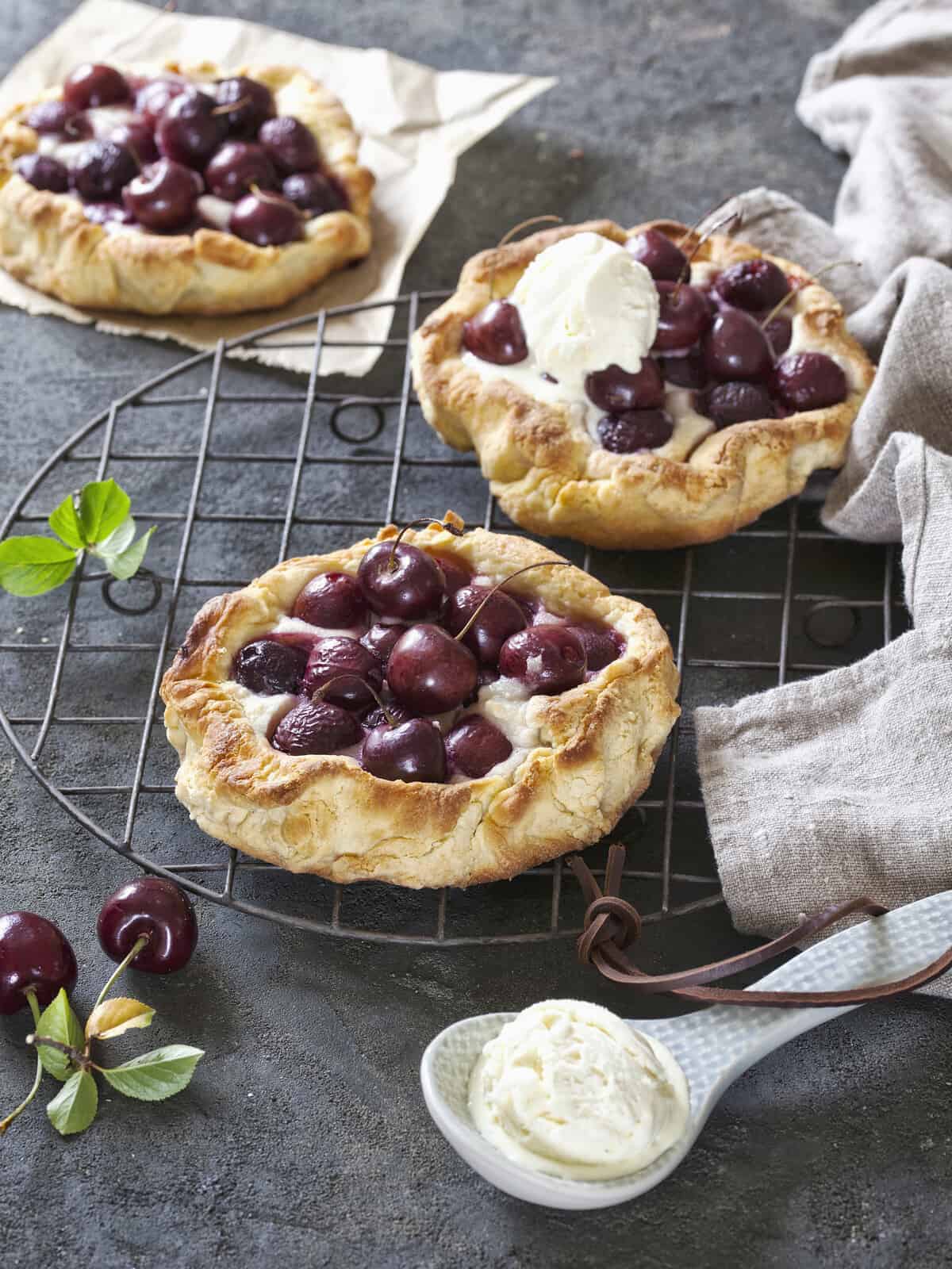 Saftige Galettes mit Kirschen und Marzipan mit dem Thermomix® – Foto: Frauke Antholz