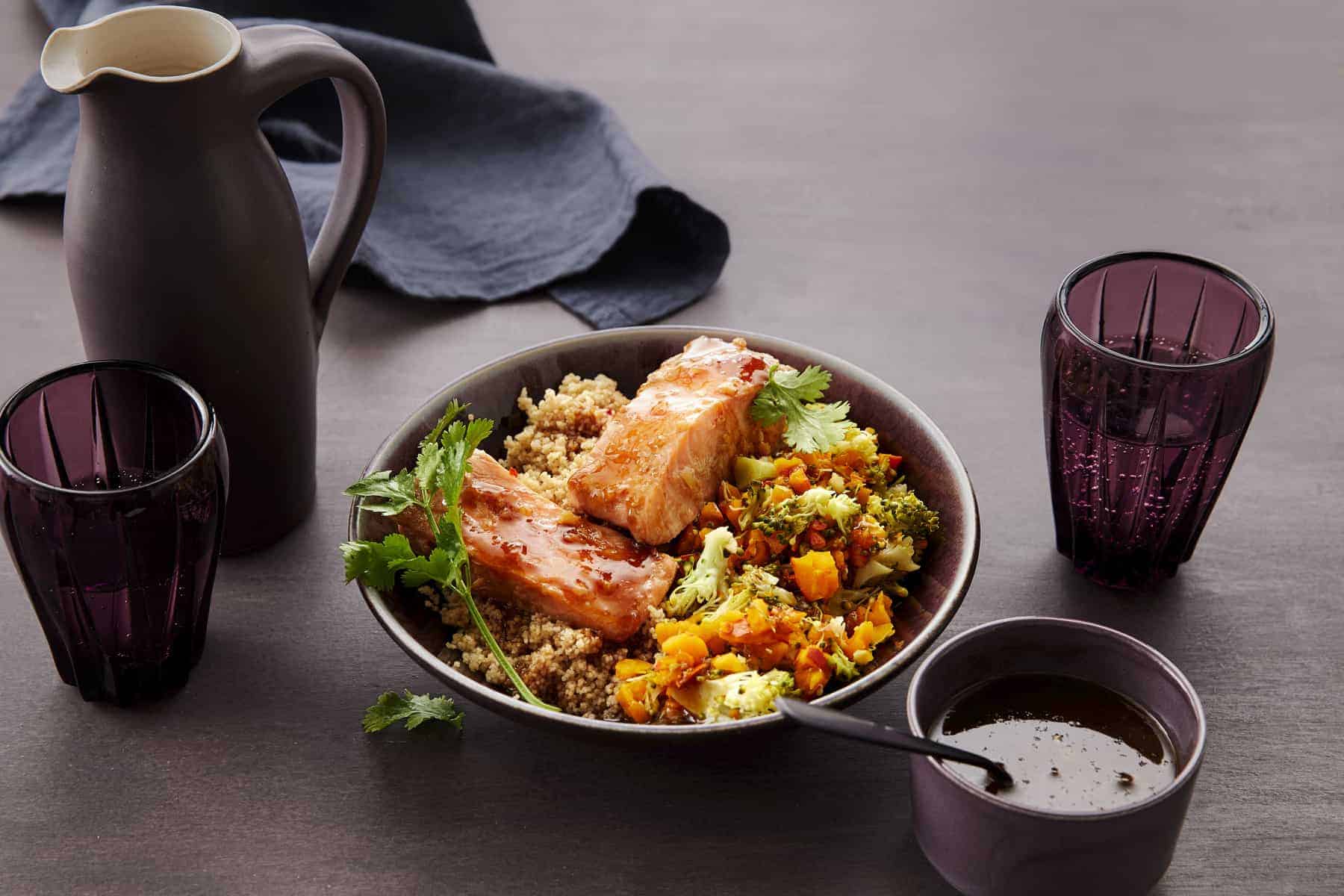 Couscous-Bowl mit Lachs und Kürbis – Foto: Jorma Gottwald